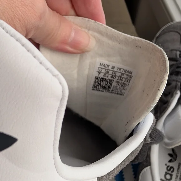 Adidas Gazelle Gray Sneakers MEN'S SIZE 7 - WOMEN'S SIZE 8 - Picture 3 of 10